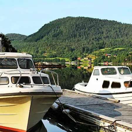 5 Person In Bårdset